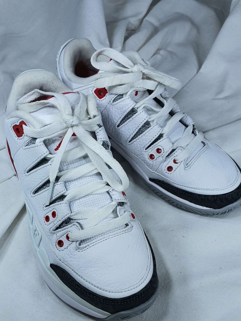Nike Air boys White Basketball Sneakers with Red Accents